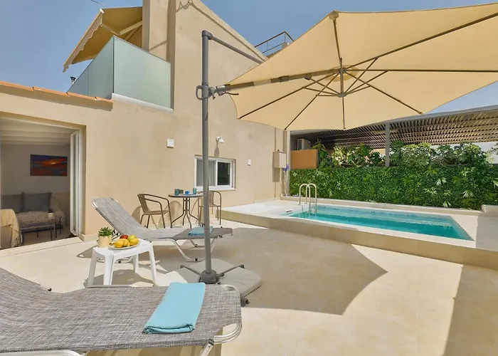 Beachside Apartment-pool-parking * Chania (Crete)